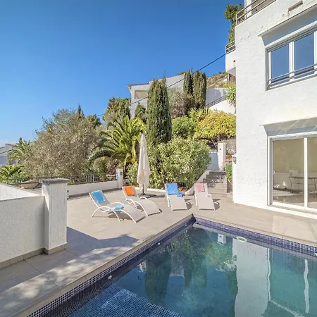Holiday home With Private Pool *