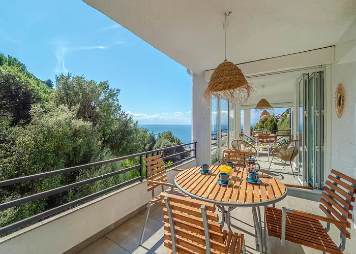 펜션 House In With Private Pool & Garden *