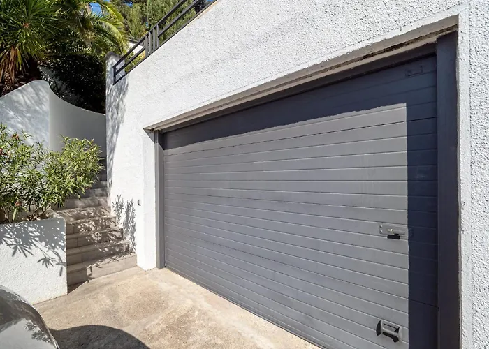 House In With Private Pool & Garden *