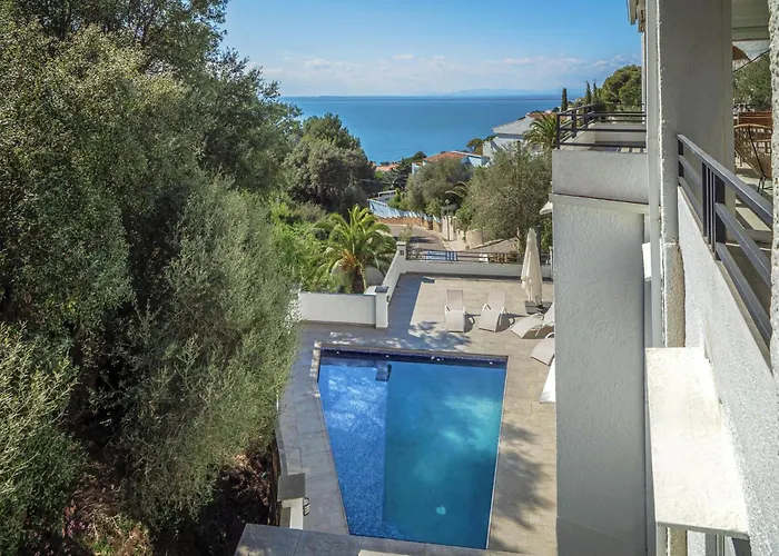 펜션 House In With Private Pool & Garden