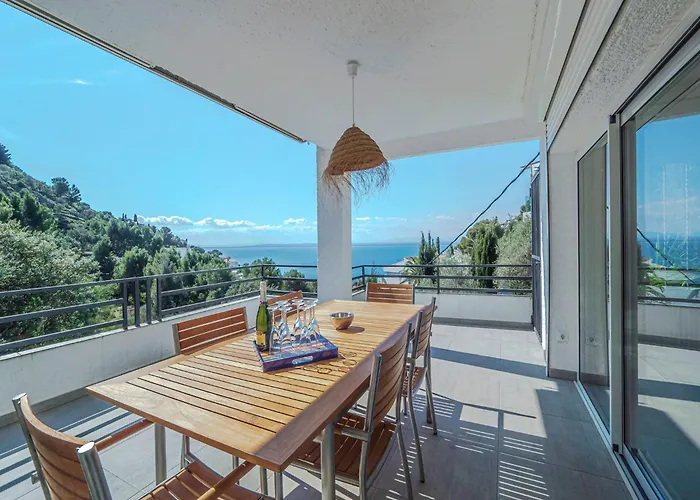 House In With Private Pool & Garden 펜션 *