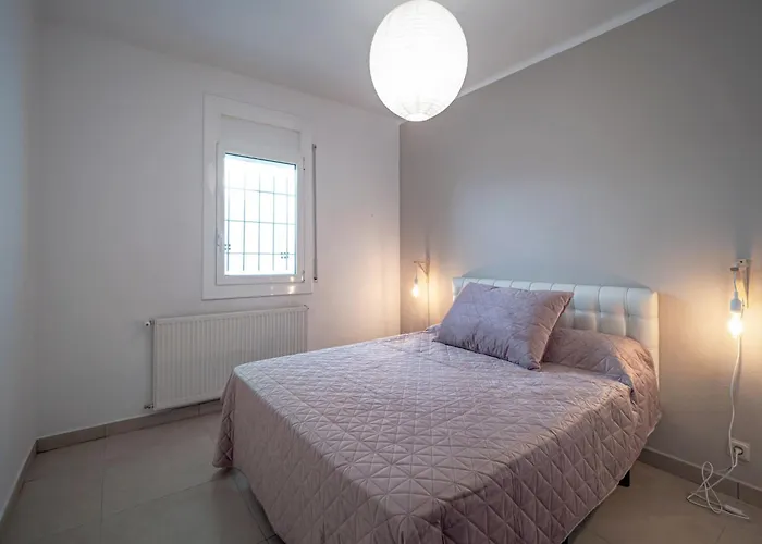 House In With Private Pool & Garden 펜션 *