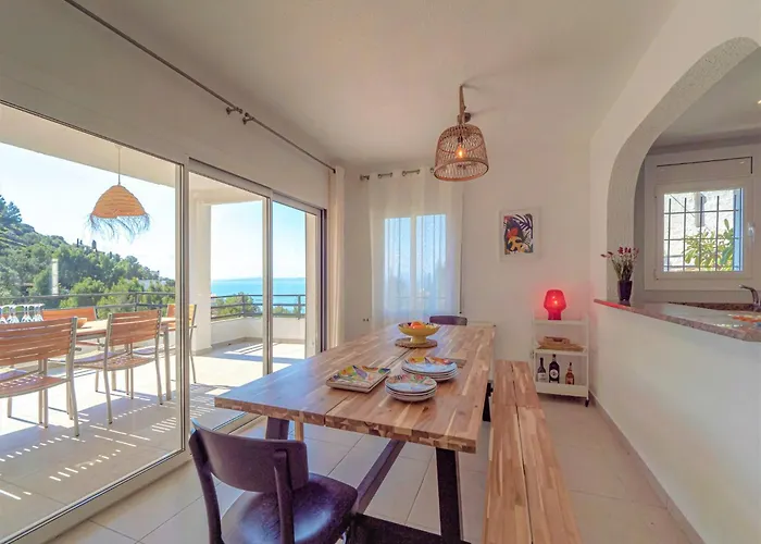 House In With Private Pool & Garden 펜션 *