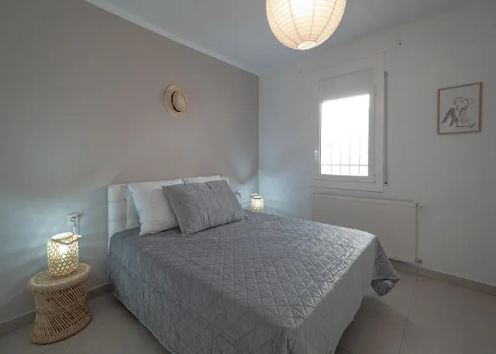 펜션 House In With Private Pool & Garden *