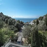 Holiday home House In With Private Pool & Garden Roses