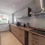 House In With Private Pool & Garden * Roses