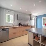 House In With Private Pool & Garden Roses