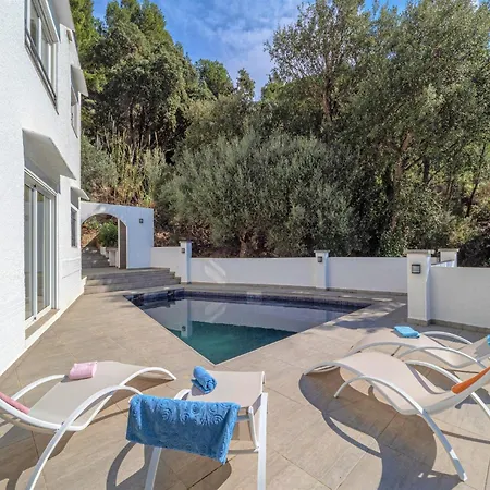 House In With Private Pool & Garden Сasa de vacaciones