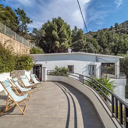 Сasa de vacaciones House In With Private Pool & Garden *