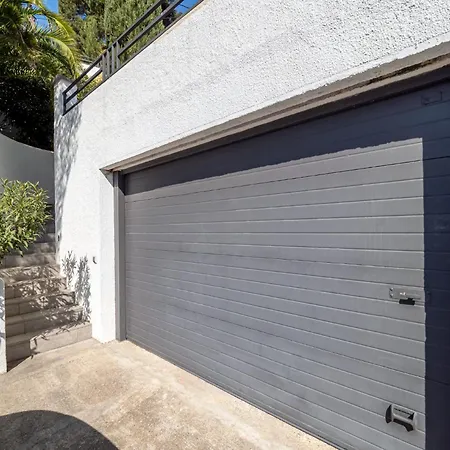 House In With Private Pool & Garden *