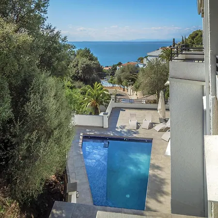 Сasa de vacaciones House In With Private Pool & Garden