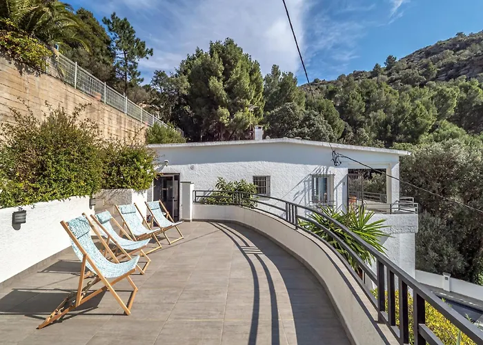 Сasa de vacaciones House In With Private Pool & Garden *