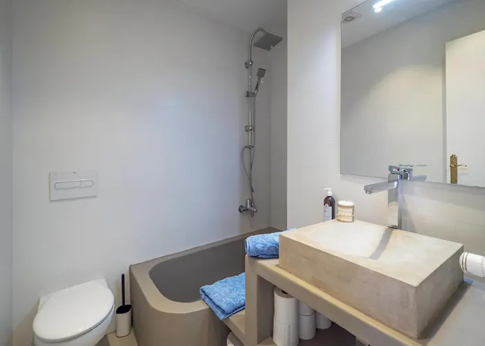Сasa de vacaciones House In With Private Pool & Garden *