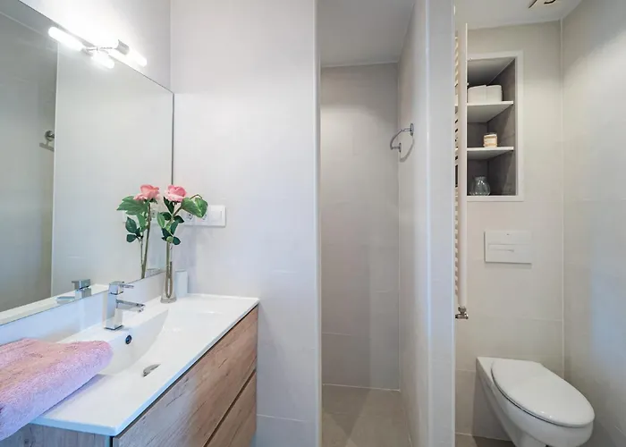 Сasa de vacaciones House In With Private Pool & Garden Rosas
