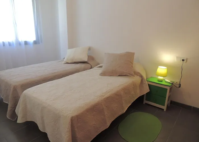 Сasa de vacaciones House In With Private Pool & Garden Rosas